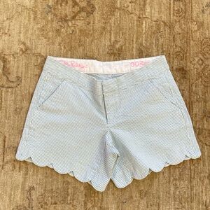 Lilly Pulitzer seersucker light blue scalloped edge shorts size 00.